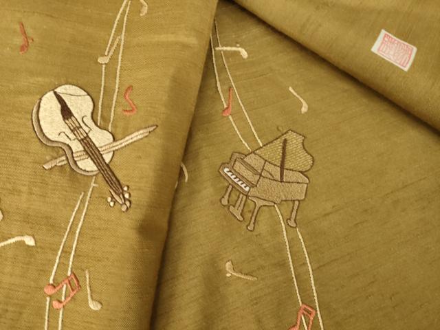 平和屋着物●訪問着　作家物　紬地　総刺繍　楽器文　正絹　逸品　AABJ4997ck