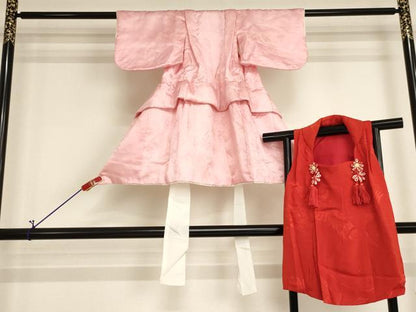 平和屋着物[]七五三　女の子　３歳　祝着　一つ身　被布セット　舞花地紋　虹色　逸品　AABJ5246ja