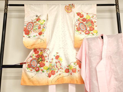 平和屋着物[]七五三　女の子　３歳　祝着　三つ身 長襦袢（無双仕立て）セット 駒刺繍 花鼓文 暈し染め 金彩 洗える着物 未使用 AABJ5275ja