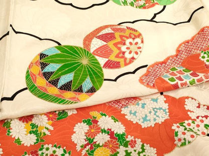 平和屋着物[]七五三　女の子　７歳　祝着　四つ身　長襦袢（無双仕立て・半衿刺繍）セット　雲重ね花手毬文　金彩　逸品　AABJ5393ja