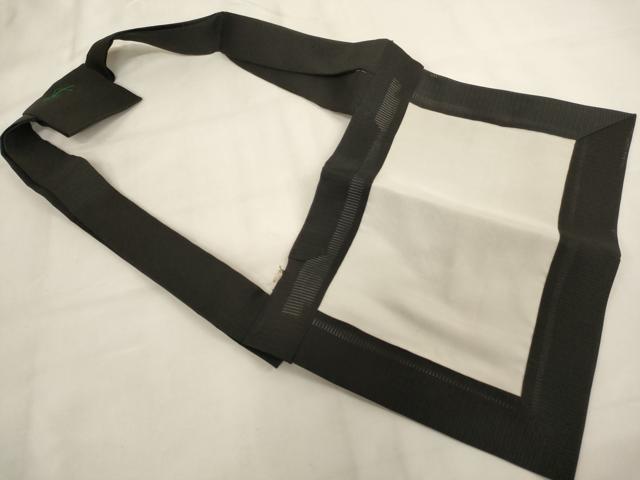 平和屋本店▼夏物　茶人　小野塚五条袈裟　絽　黒地　山田八郎法衣店謹製　箱付き　法衣　寺院　仏具　仏教　僧侶　神職　装束　AABJ5461ja