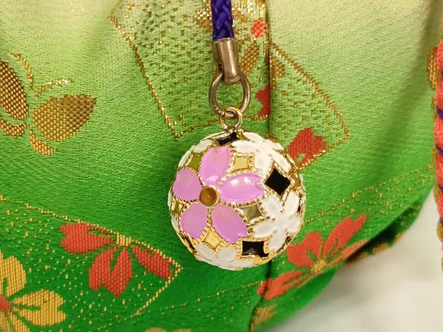 平和屋着物[]七五三　女の子　和装小物　巾着バッグ　地紙花文　暈し染め　金糸　箱付き　逸品　AABJ5618ja
