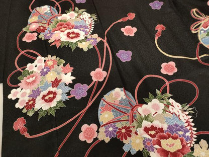 平和屋着物∵女の子　十三参り　子供　祝着・長襦袢(袷・半衿刺繍)セット　花丸鼓文　黒地　AABJ5638ja