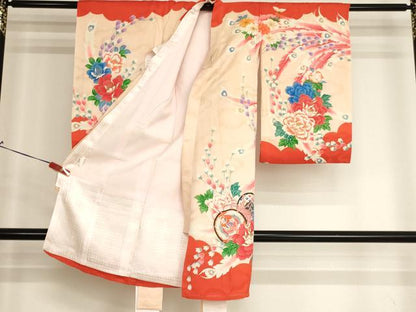 平和屋着物[]お宮参り　女の子　祝着　産着　初着　のしめ　駒刺繍　花鼓孔雀羽文　金彩　逸品　AABJ5704ja