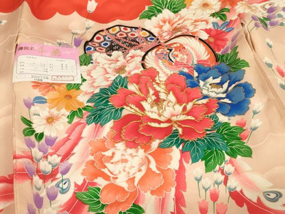 平和屋着物[]お宮参り　女の子　祝着　産着　初着　のしめ　駒刺繍　花鼓孔雀羽文　金彩　逸品　AABJ5704ja