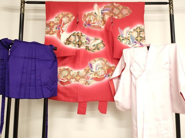 平和屋着物[]七五三　女の子　３歳　祝着　一つ身　長襦袢・行灯袴セット　駒刺繍　雲取り飛鶴天井文　暈し染め　金彩　逸品　AABJ5705ja