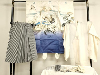 平和屋着物[]七五三　男の子　一つ身　祝着・長襦袢(袷)・行灯袴・小物セット　手描き　刺繍　飛鶴風景文　金銀彩　金糸　逸品　AABJ5712ja
