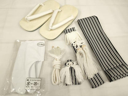 平和屋着物[]七五三　男の子　一つ身　祝着・長襦袢(袷)・行灯袴・小物セット　手描き　刺繍　飛鶴風景文　金銀彩　金糸　逸品　AABJ5712ja