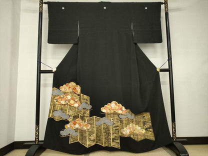 平和屋着物●創業460年・千總　黒留袖　駒刺繍　松取り宝尽くし花文　金彩　正絹　逸品　AABJ5735ck