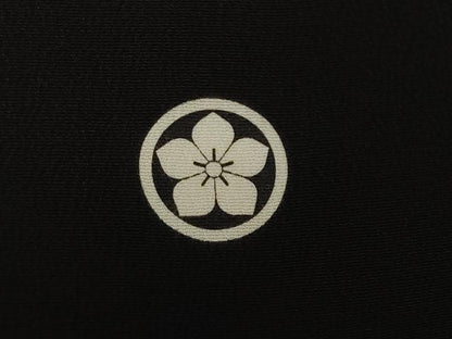 平和屋着物●創業460年・千總　黒留袖　駒刺繍　松取り宝尽くし花文　金彩　正絹　逸品　AABJ5735ck