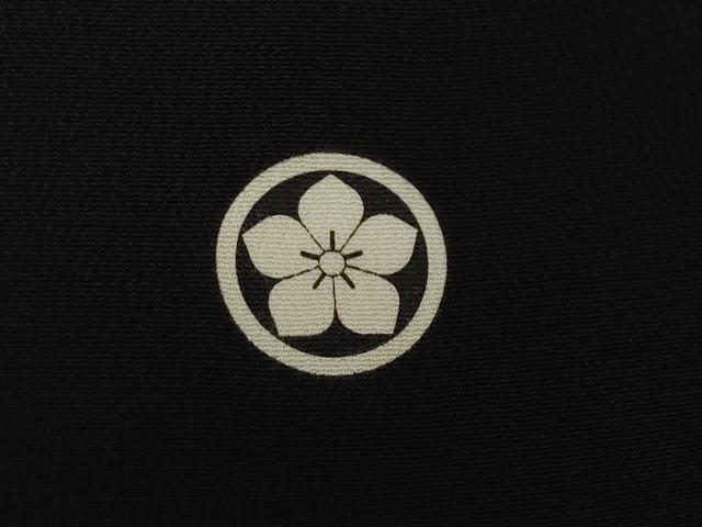 平和屋着物●創業460年・千總　黒留袖　駒刺繍　松取り宝尽くし花文　金彩　正絹　逸品　AABJ5735ck