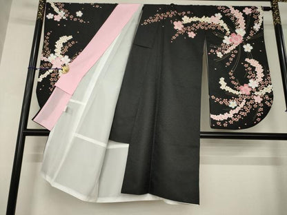 平和屋着物●小振袖　二尺袖　舞花文　黒地　金彩　洗える着物　AABJ5770ck