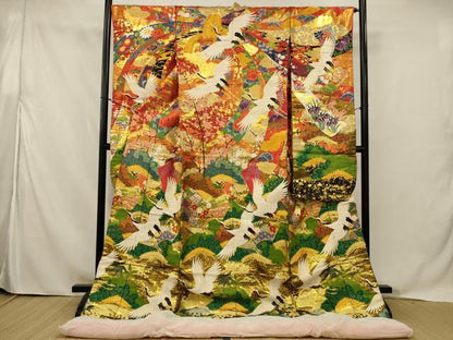 平和屋本店●色打掛　和装　婚礼　結婚式　花嫁　神社挙式　唐織　刺繍　飛鶴梅松文　金糸　逸品　AABJ5812ou