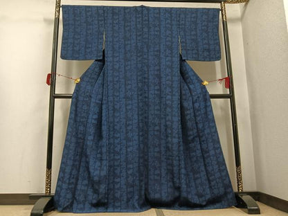 平和屋着物●上質な小紋　本藍　型染め　笹梅鶴文　正絹　逸品　AABJ6268ph