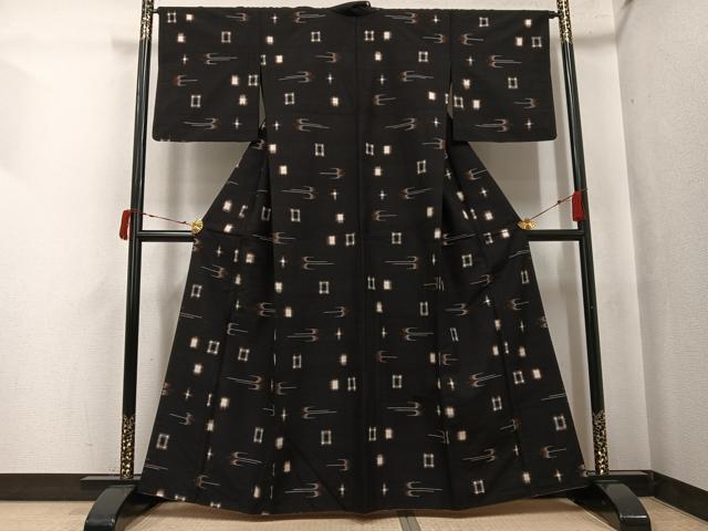 平和屋着物●上質な紬　琉球絣文様　胴抜き仕立て　正絹　逸品　AABJ6290ph