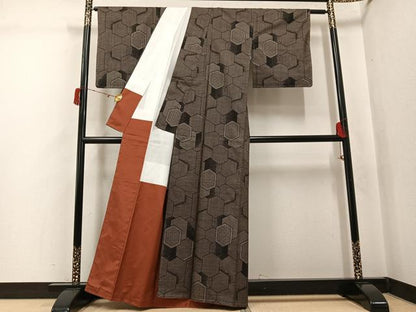 平和屋着物●本場大島紬　古代染色純泥染　一元7マルキ　亀甲　元治絹織物謹製　証紙付き　正絹　逸品　未使用　AABJ6312ph