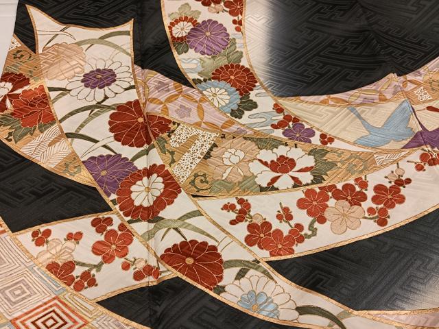 平和屋着物●豪華振袖　吉祥花熨斗文　暈し染め　黒地　金彩　正絹　逸品　AABJ6344ph
