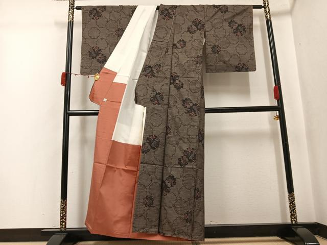 平和屋着物●本場大島紬　カタス7マルキ　雪輪草花文　鈴乃屋扱い　正絹　逸品　未使用　AABJ6352ph