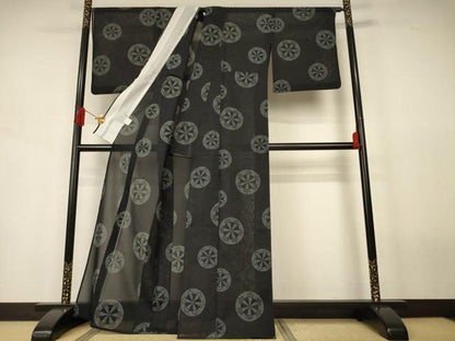 平和屋着物＊夏物　小紋　紗　120亀甲　源氏車文　黒地　三越扱い　さんび謹製　AABJ6425jd