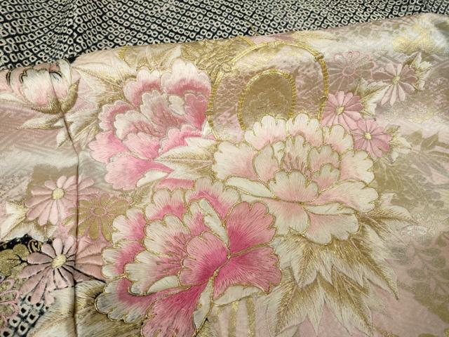 平和屋着物●豪華振袖　総絞り　刺繍　花鼓文　黒地　ロング丈　正絹　逸品　AABJ6512ck