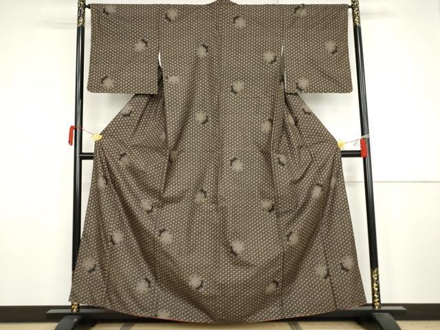 平和屋着物●本場大島紬　泥染め　一元9マルキ　雪輪重ね文　正絹　逸品　AABJ6574cs