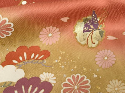 平和屋着物●訪問着　雪輪舞蝶梅松文　暈し染め　金銀彩　正絹　逸品　AABJ6710cs