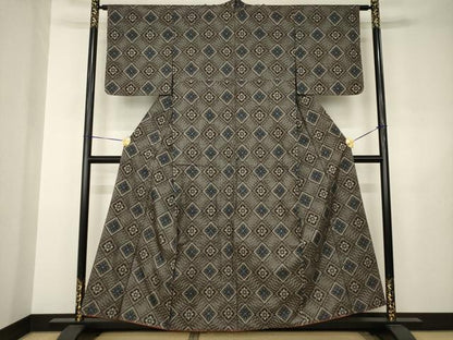 平和屋着物●本場大島紬　龍郷絣　花菱文　正絹　逸品　AABJ6726ck