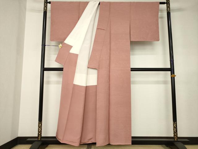 平和屋着物●上質な色無地　花蝶地紋　退紅色　正絹　逸品　AABJ6755ck