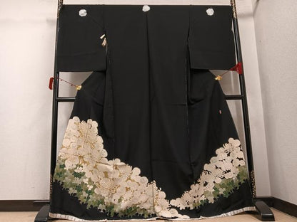 平和屋着物●豪華黒留袖　作家物　駒刺繍　菊文　錦寿ちりめん　金彩　仮絵羽　正絹　逸品　未使用　AABJ7189ph