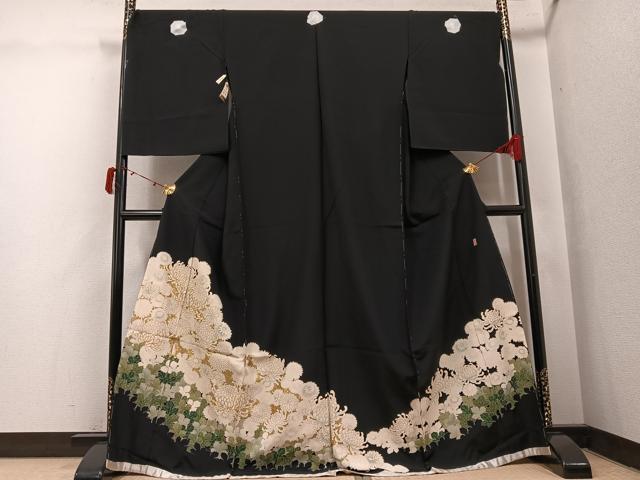 平和屋着物●豪華黒留袖　作家物　駒刺繍　菊文　錦寿ちりめん　金彩　仮絵羽　正絹　逸品　未使用　AABJ7189ph