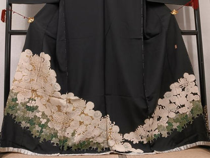 平和屋着物●豪華黒留袖　作家物　駒刺繍　菊文　錦寿ちりめん　金彩　仮絵羽　正絹　逸品　未使用　AABJ7189ph