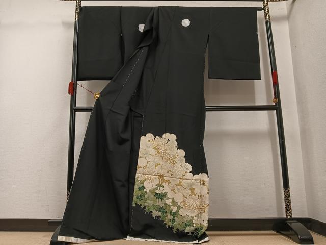 平和屋着物●豪華黒留袖　作家物　駒刺繍　菊文　錦寿ちりめん　金彩　仮絵羽　正絹　逸品　未使用　AABJ7189ph
