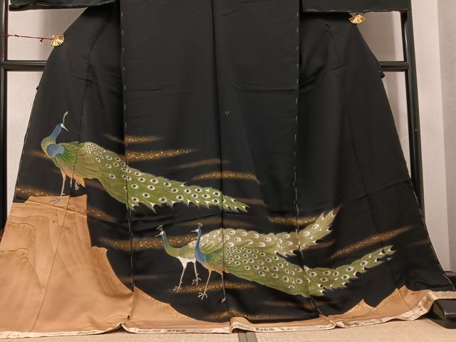 平和屋着物●金彩友禅作家 金彩の魔術師 堀省平 金煌織 黒留袖 手描き 孔雀文 黄金伝説 金彩 丹後ちりめん 仮絵羽 逸品 未使用 AABJ7190ph