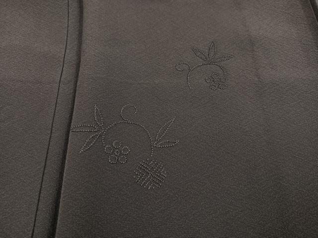 平和屋着物●中国三大刺繍　相良刺繍　無地絵羽訪問着　花唐草文　色無地　黒橡色　正絹　逸品　AABJ7207ph