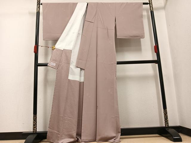 平和屋着物●本加賀友禅作家　柿本市郎監修　色無地　梅笹地紋　白茶色　やまと誂製　正絹　逸品　AABJ7208ph
