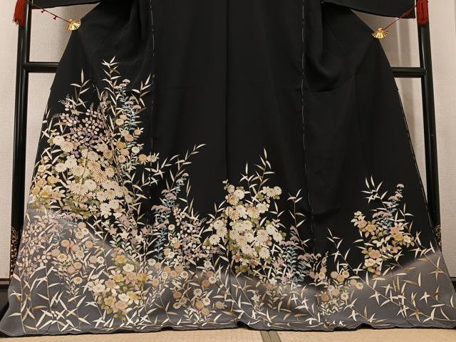 平和屋着物●吉澤友禅　訪問着　駒刺繍　草花文　暈し染め　黒地　金彩　丹後ちりめん　仮絵羽　正絹　逸品　未使用　AABJ7217ph