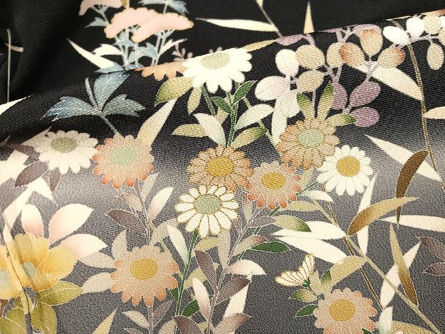 平和屋着物●吉澤友禅　訪問着　駒刺繍　草花文　暈し染め　黒地　金彩　丹後ちりめん　仮絵羽　正絹　逸品　未使用　AABJ7217ph