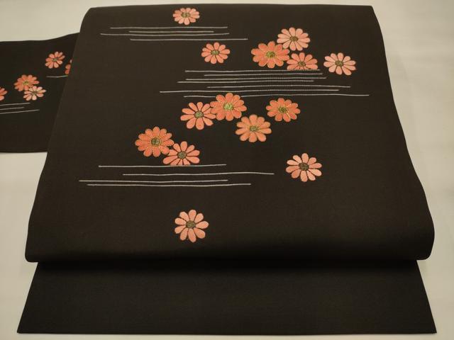 平和屋着物●銀座きしや 塩瀬 九寸名古屋帯 駒刺繍 横段花文 黒地 たとう紙付き 正絹 逸品 AABJ7602sx