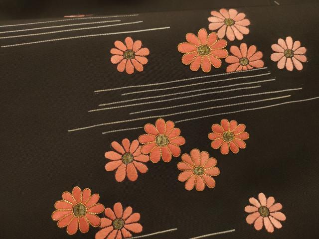 平和屋着物●銀座きしや 塩瀬 九寸名古屋帯 駒刺繍 横段花文 黒地 たとう紙付き 正絹 逸品 AABJ7602sx