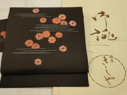 平和屋着物●銀座きしや 塩瀬 九寸名古屋帯 駒刺繍 横段花文 黒地 たとう紙付き 正絹 逸品 AABJ7602sx