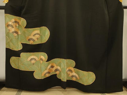 平和屋着物■豪華黒留袖　駒刺繍　霞取青海波　正絹　逸品　AABJ7826sx