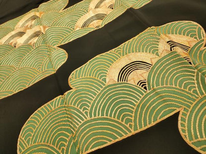 平和屋着物■豪華黒留袖　駒刺繍　霞取青海波　正絹　逸品　AABJ7826sx