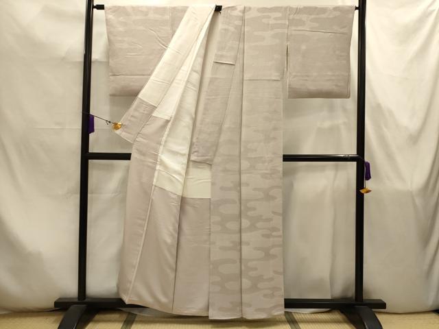 平和屋着物■上質な色無地　絞り　霞取り流水地紋　薄梅鼠色　正絹　逸品　AABJ7906sx