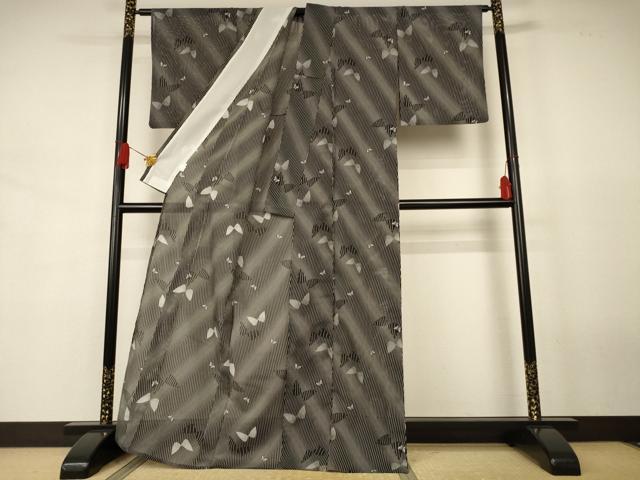 平和屋着物＊夏物　小紋　絽　舞蝶文　黒地　洗える着物　AABJ8086jd