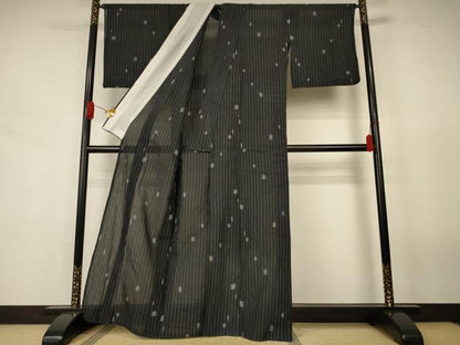 平和屋着物＊夏物　小千谷ちぢみ　変わり縞　黒地　麻　逸品　AABJ8158jd