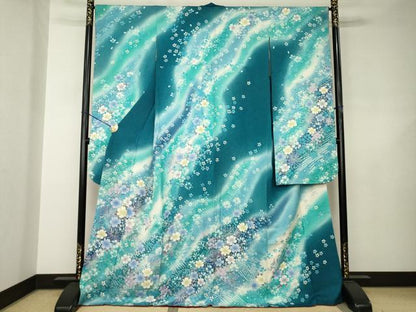 平和屋着物●豪華振袖　駒刺繍　舞花文　暈し染め　銀通し地　正絹　逸品　AABJ8195ck