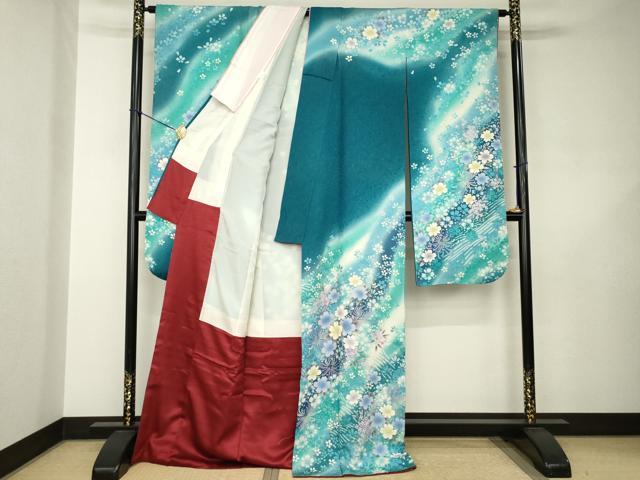 平和屋着物●豪華振袖　駒刺繍　舞花文　暈し染め　銀通し地　正絹　逸品　AABJ8195ck
