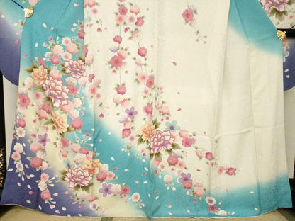 平和屋着物●豪華振袖　刺繍　舞花文　暈し染め　金彩　銀通し地　正絹　逸品　AABJ8228ck