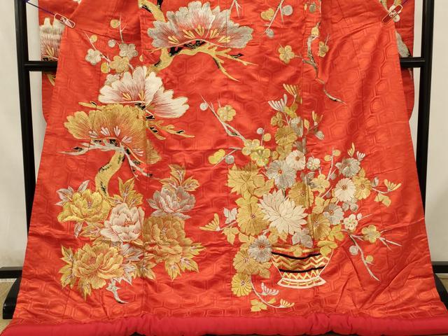 平和屋本店●色打掛　和装　婚礼　結婚式　花嫁　神社挙式　総刺繍　駒刺繍　飾花文　松　金銀糸　逸品　AABJ8248ou