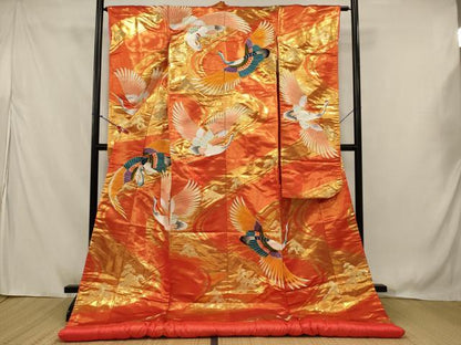 平和屋本店●色打掛　和装　婚礼　結婚式　花嫁　神社挙式　駒刺繍　流水飛鶴文　金糸　金通し地　逸品　AABJ8257ou